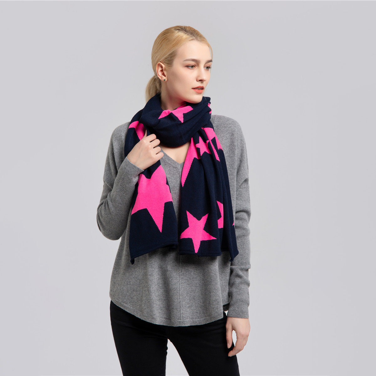 Knitted scarf with intarsia stars